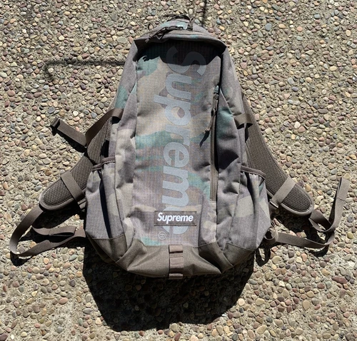 Sac à dos Supreme (SS24) Woodland Camo (légèrement utilisé, passe comme deadstock)