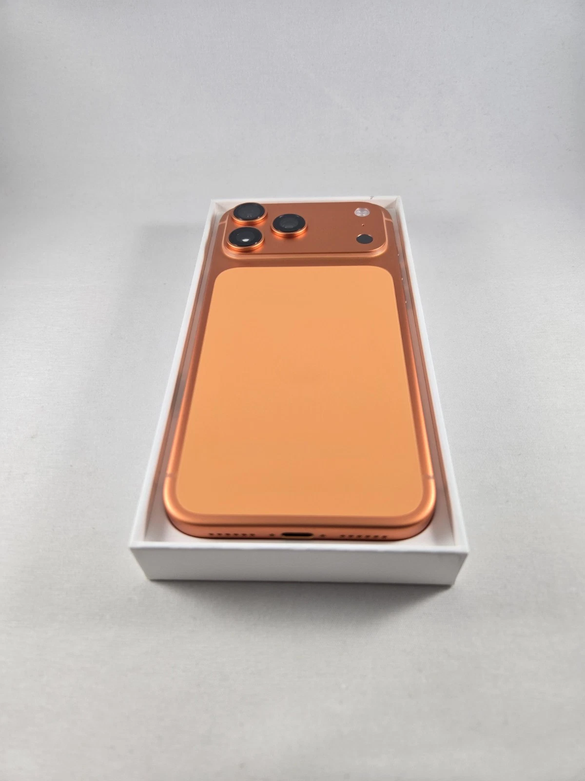 iPhone 17 Pro Max 256GB Cosmic Orange — Open Box (TracFone Locked) thumbnail 4