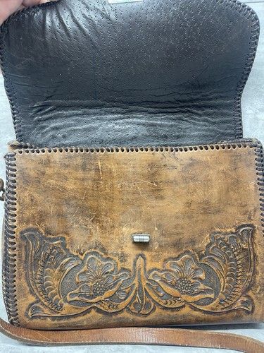Vintage Leder verzierte Handtasche Klappe Drehverschluss Umhängetasche braun Blumenmuster - Bild 6 von 15