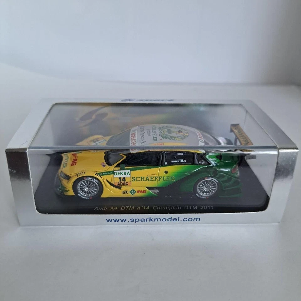 Auto da corsa Spark Model 1/43 Audi A4 DTM 2011 Champion Martin Tomczyk - Immagine 2 di 4