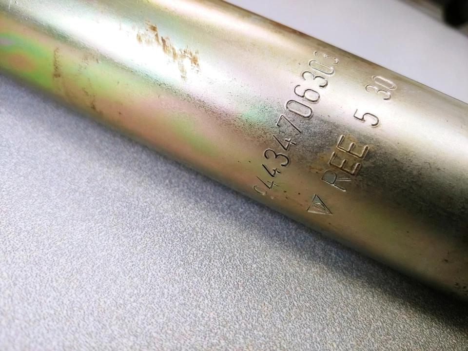 MUY BONITO TUBO DE SOPORTE COLUMNA DE DIRECCIÓN TURBO ORIGINAL USADO PORSCHE 944 30/85 Foto 4 de 4