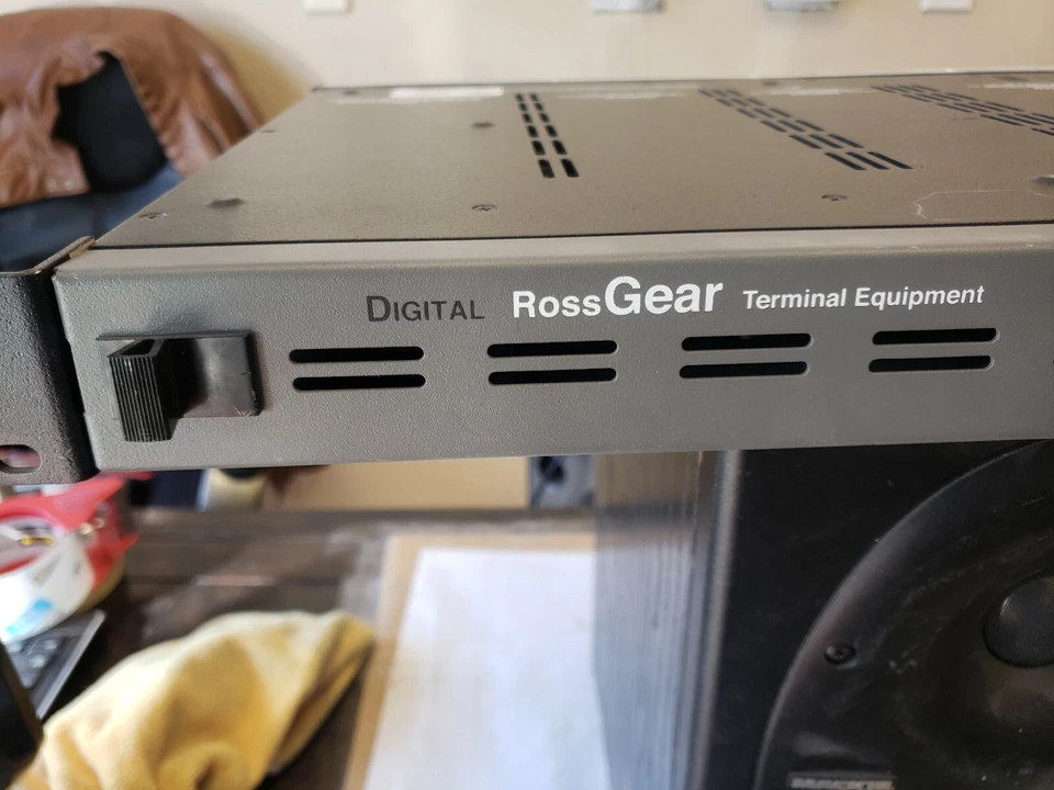 Equipo terminal digital RossGEAR DFR8104A con 4 tarjetas con fuente de alimentación Foto 2 de 4