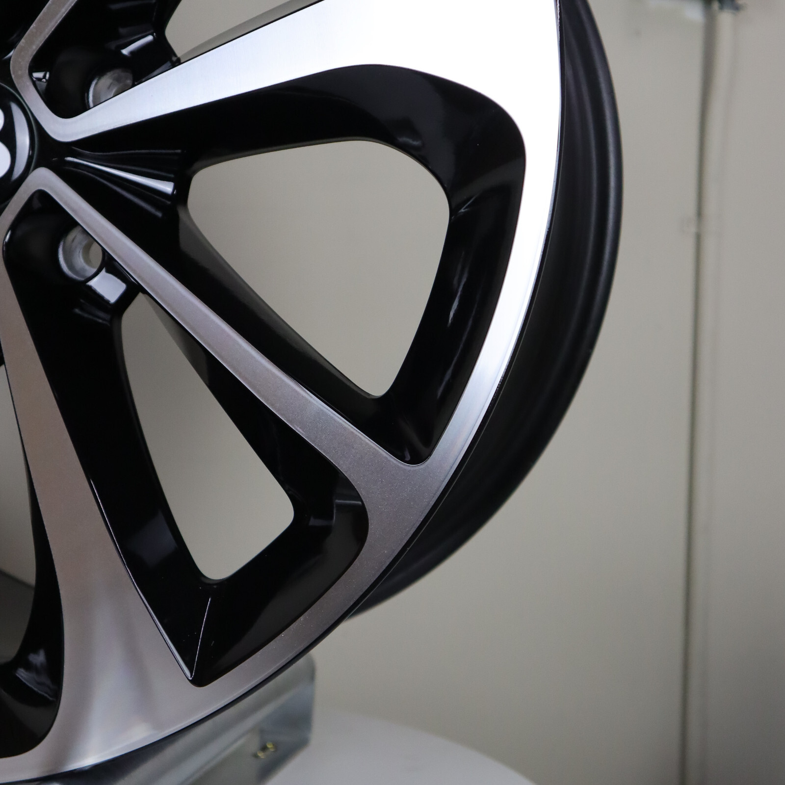 BENTLEY BENTAYGA 21" WHEEL 36A601025L RIM 21x10.0 OEM BLACK / DIAMOND CUT FINISH