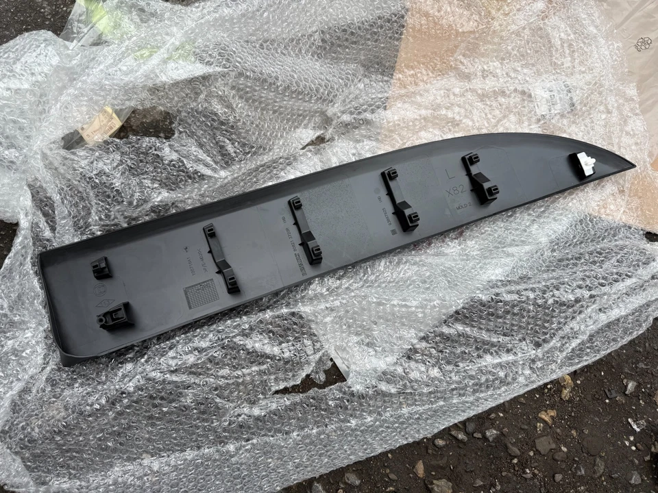 Moldura puerta embellecedor embellecedor delantero izquierdo renault traffic ii original 808213720r Foto 4 de 4