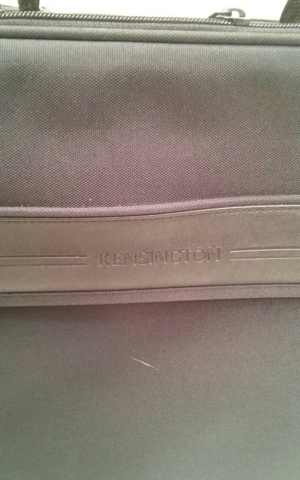 Maletín de transporte negro para computadora portátil 020B Kensington lado blando Foto 3 de 4