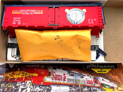 HO GREENWAY PRODUCTS CUSTOM PAINTED BEER REEFER KIT TWO RIVERS BEER WISCONSIN