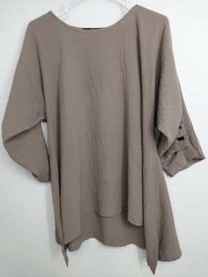 Yushi putty crinkled tunic 7/8 sleeve detail novelty buttons  top