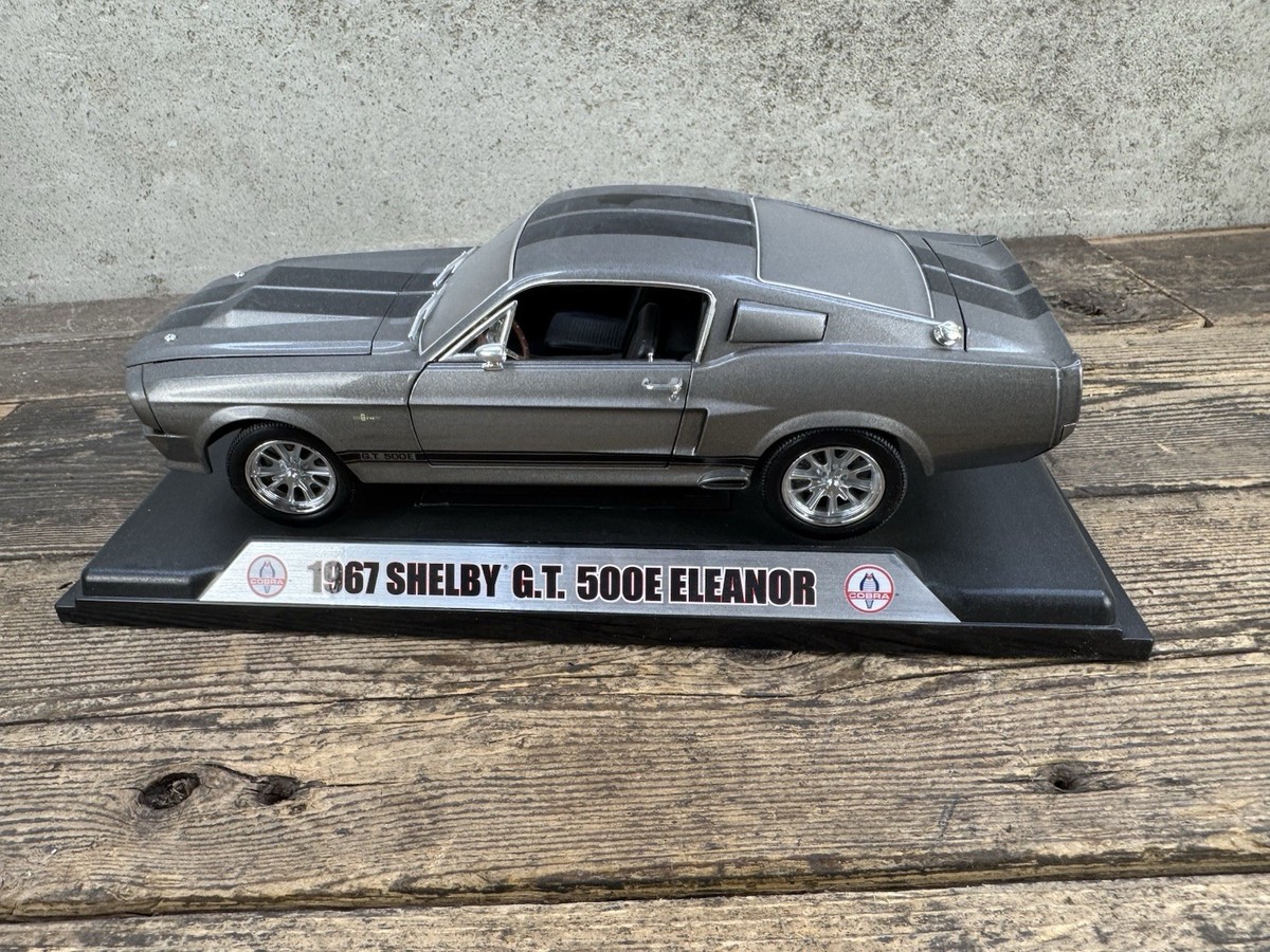 ford mustang shelby gt 500 eleanor 1967 Diecast Car With Stand 1