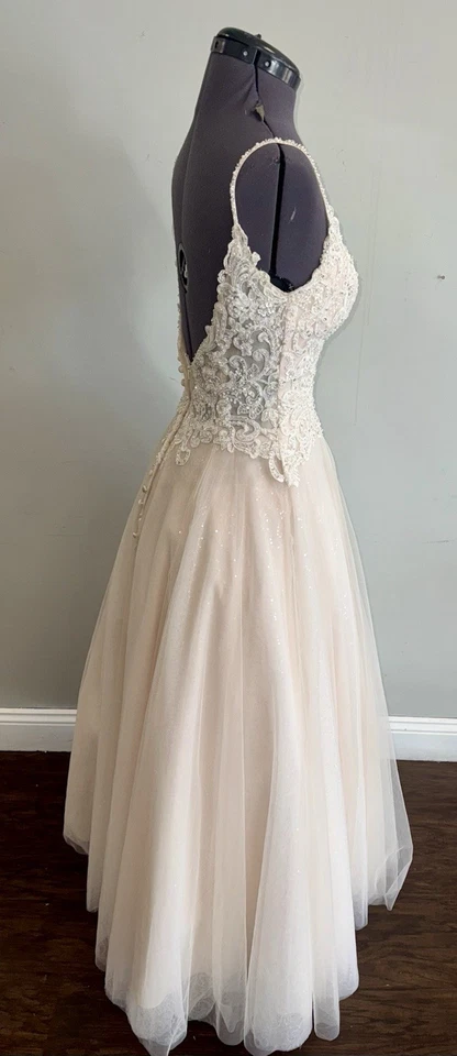 Elegante Vestido de Boda Allure Romance Crema Encaje Talla 6 Estilo 3150 Foto 3 de 4