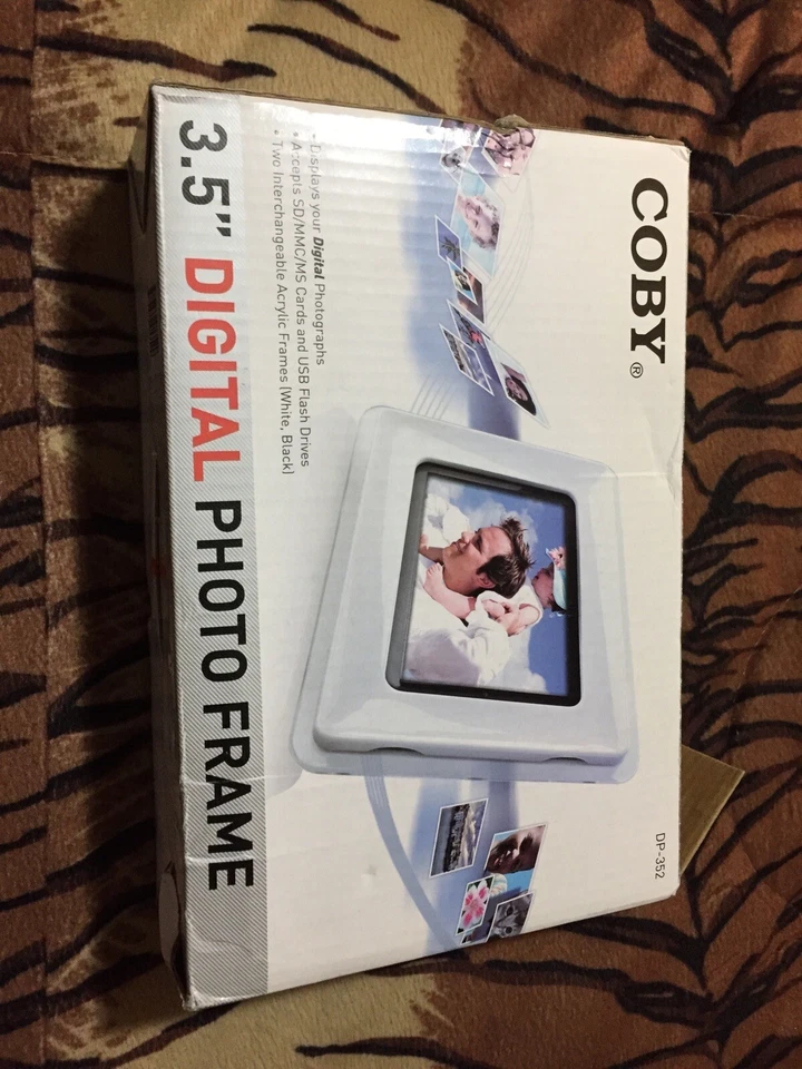 Coby DP-352 3.5" Digital Picture Frame - Image 2 of 4