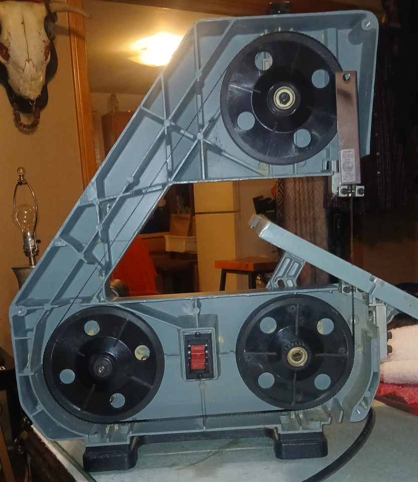 Sierra de cinta Delta 28-160 vintage de 10 pulgadas mesa de hierro fundido de alta resistencia EE. UU. limpia Foto 2 de 4