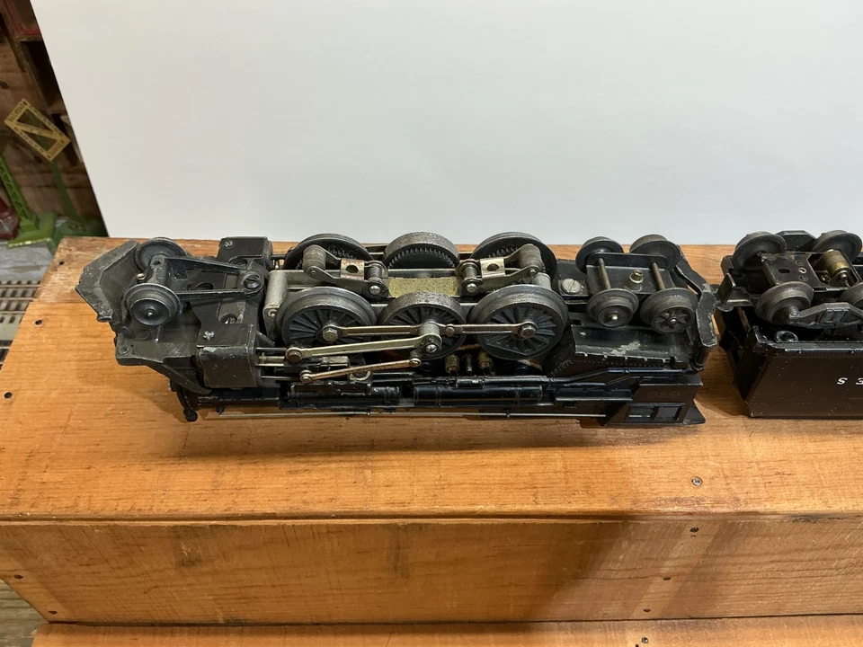 LIONEL POSTWAR 675 STEAM LOCOMOTIVE AND 6466W COAL WHISTLE TENDER** TESTED/RUNS - Image 4 of 4