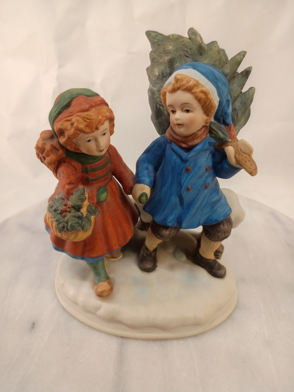 1981 Avon Christmas memories Sharing the Christmas spirit figurine first edition