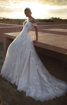 wedding dress Pronovias Elysses size 12 off white/ nude