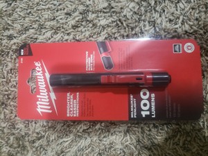 milwaukee 2105 aluminum 100 lumen pen light with clip
