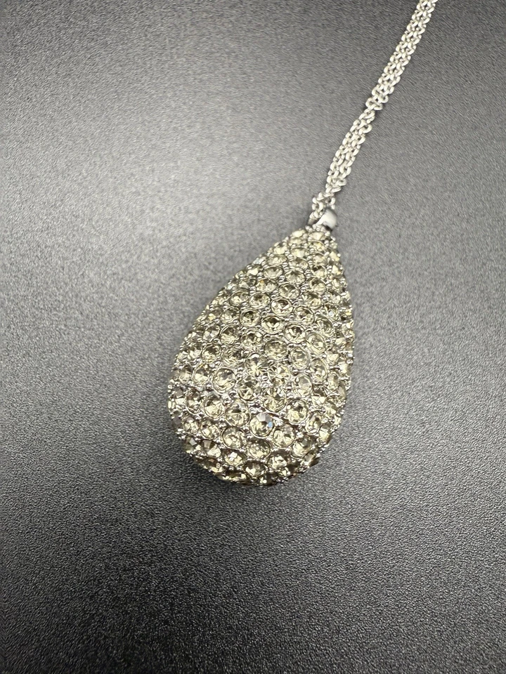 "Collar colgante Ann Taylor 35,5"" largo plata pavé lágrima cristal declaración" Foto 2 de 4