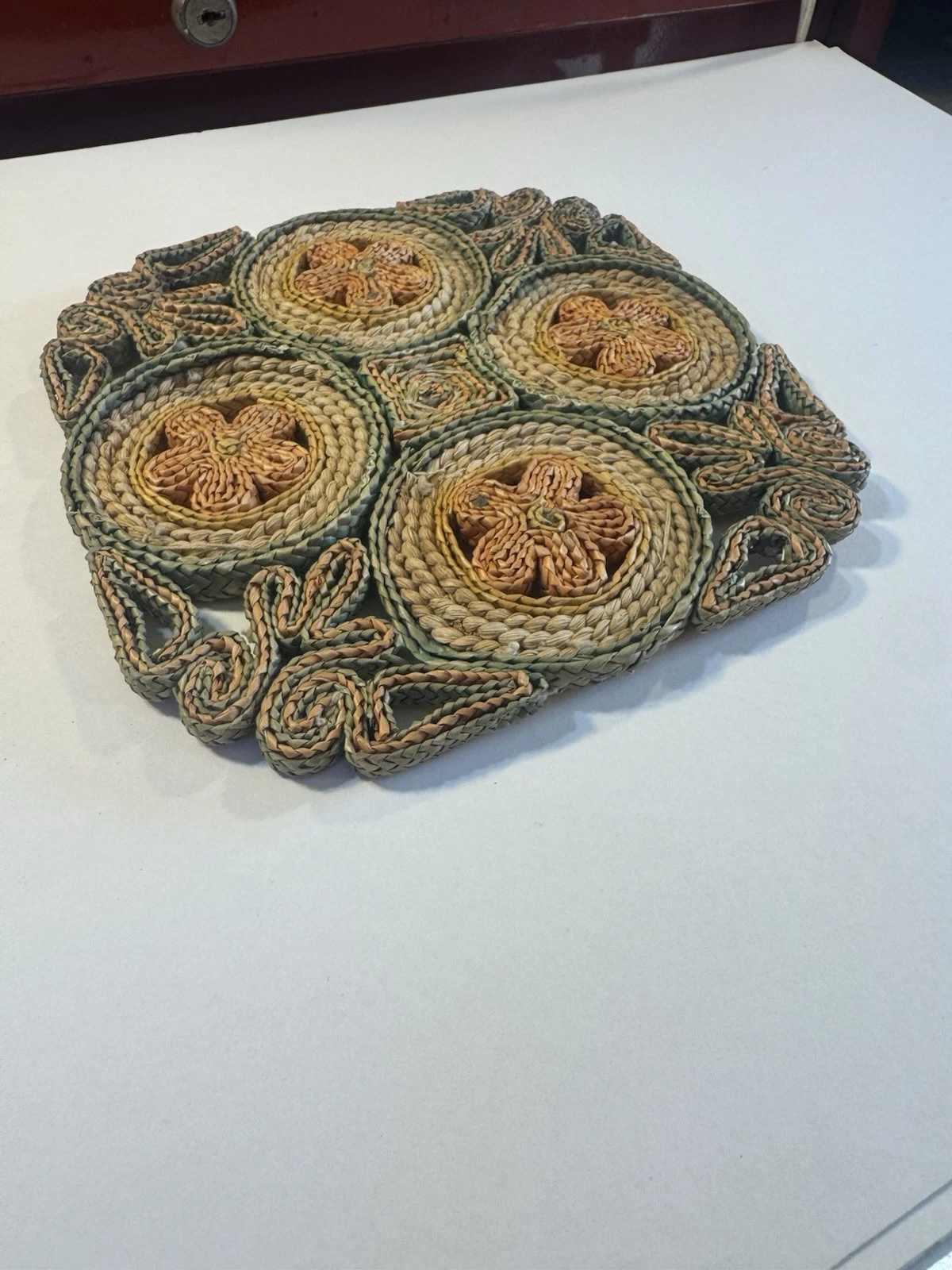 Vintage 1970s Woven Straw Trivet Floral Hot Plate Boho Farmhouse Kitchen Decor image 3