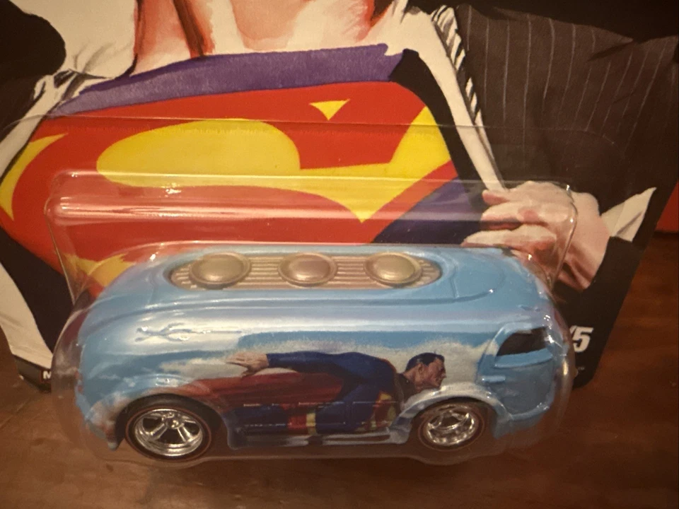 Hot Wheels 50 Años DC Superman Haulin' Gas Metal 2/5 - NUEVO Superman Hot Wheels Foto 3 de 4