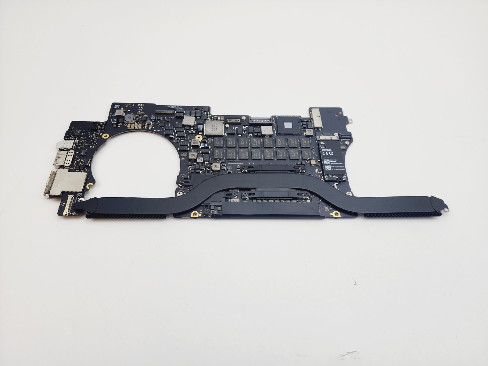 MacBook Pro A1398 2015 con Core i7 e R9 M370X foto 2
