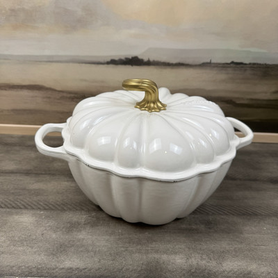 Le Creuset Enameled Cast Iron Figural Pumpkin Cocotte 4 Qt. White Scuffed Read