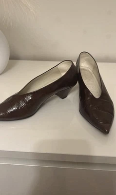 Bimba y Lola Brown Leather Pointed Toe Low Block Heel Court Shoes UK 4 - Image 1 of 4