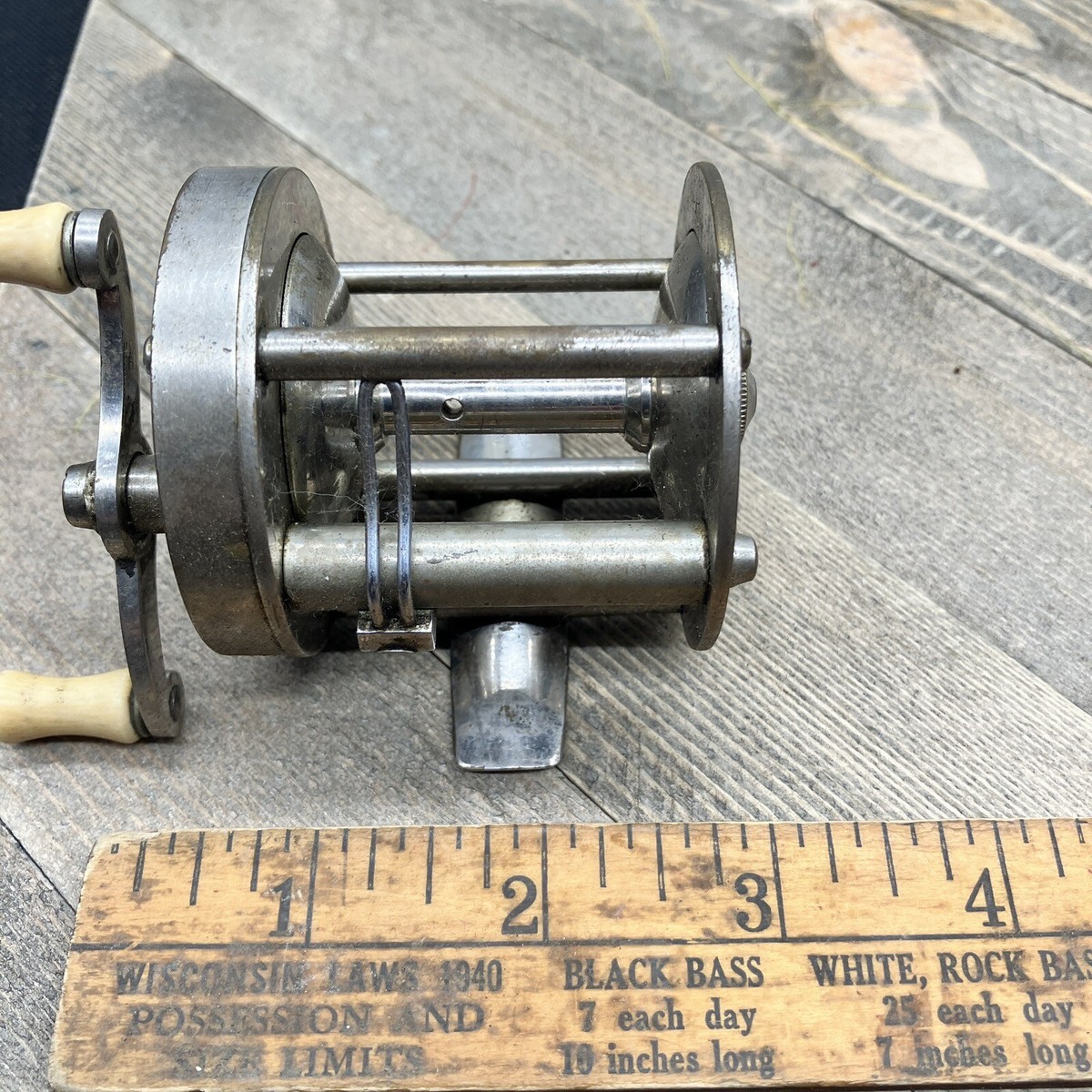 Vintage Shakespeare Criterion Model 1960 Fishing Reel Level