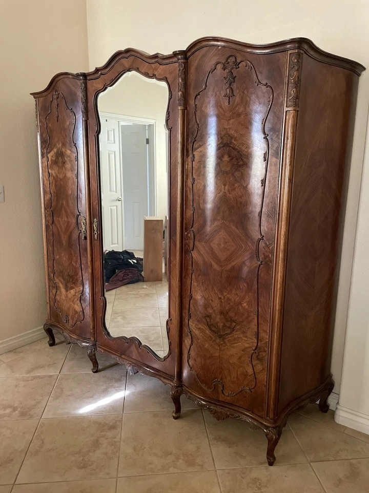 Antiguo juego de dormitorio provincial francés del siglo XVIII 5 piezas - estilo Luis XV Foto 2 de 4