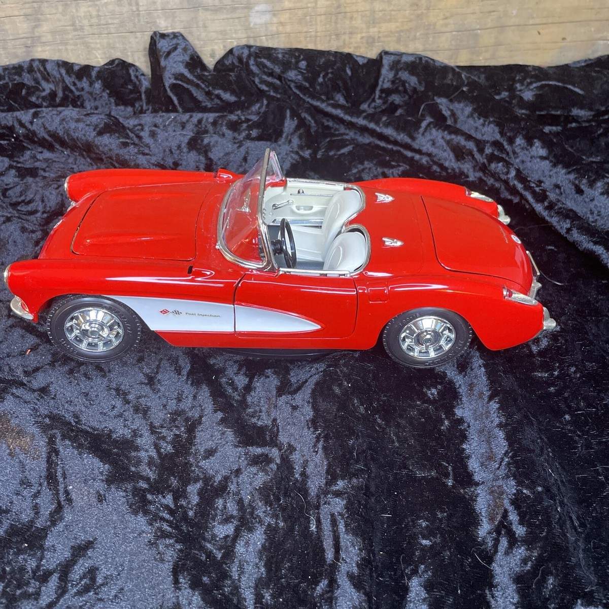 ミニカー burago CHEVROLET Corvette (1957) Burago Chevrolet Corvette 1957 1:18 Scale Diecast Model Car | eBay