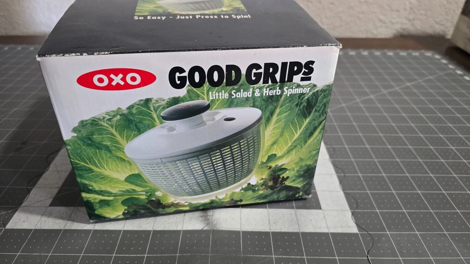 OXO GOOD GRIPS Little Salad & Herb Spinner Non-slip base NEW Open Box