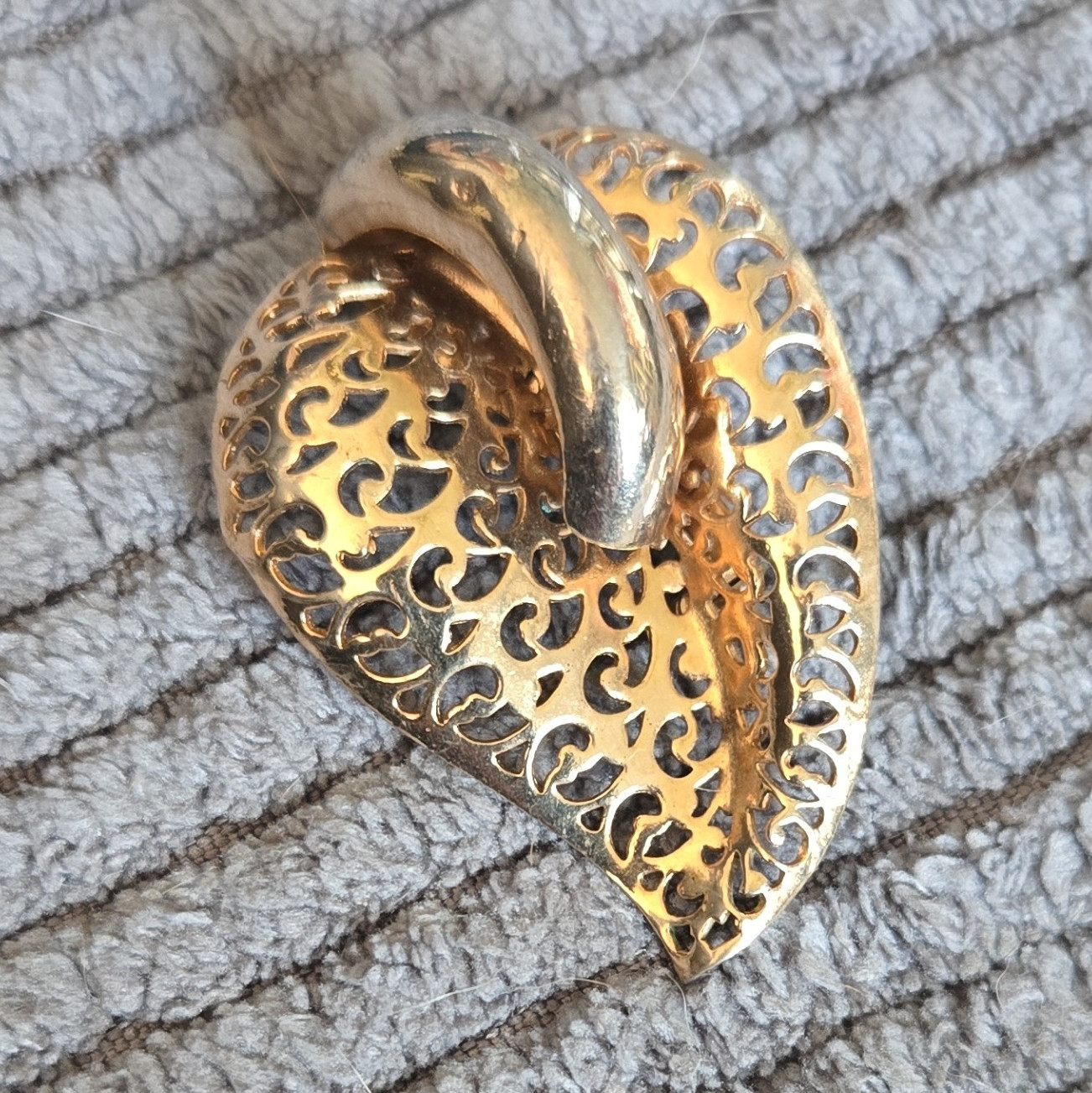 Vintage Leaf Brooch Gold Tone Metal Nature Theme Fashion Pin