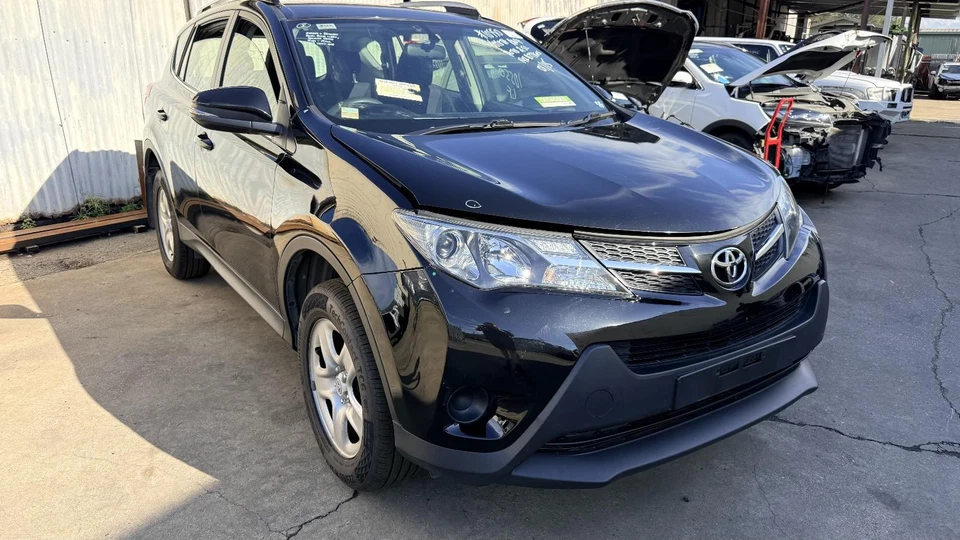 TOYOTA RAV4 XA40 12/2012-12/2018 STEERING COLUMN SHROUD W/ KEY START TYPE - image 2 of 4