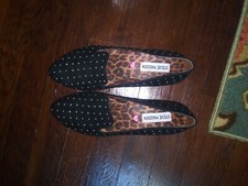 Girls Steve Madden Jfeather studded Size 4 Shoes.