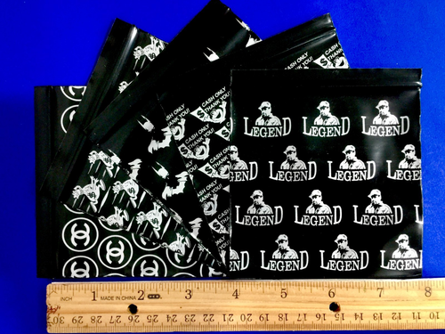 BaggiesSince1987 - 4040 4" X 4" ZIP SEAL 6 DESIGN MIXED OPAQUE BAGS SILVER PRINT - Afbeelding 1 van 8
