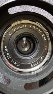 Carl Zeiss C Biogon T 35mm f2.8 ZM Lens for Leica M - Black w/ Hood & Caps