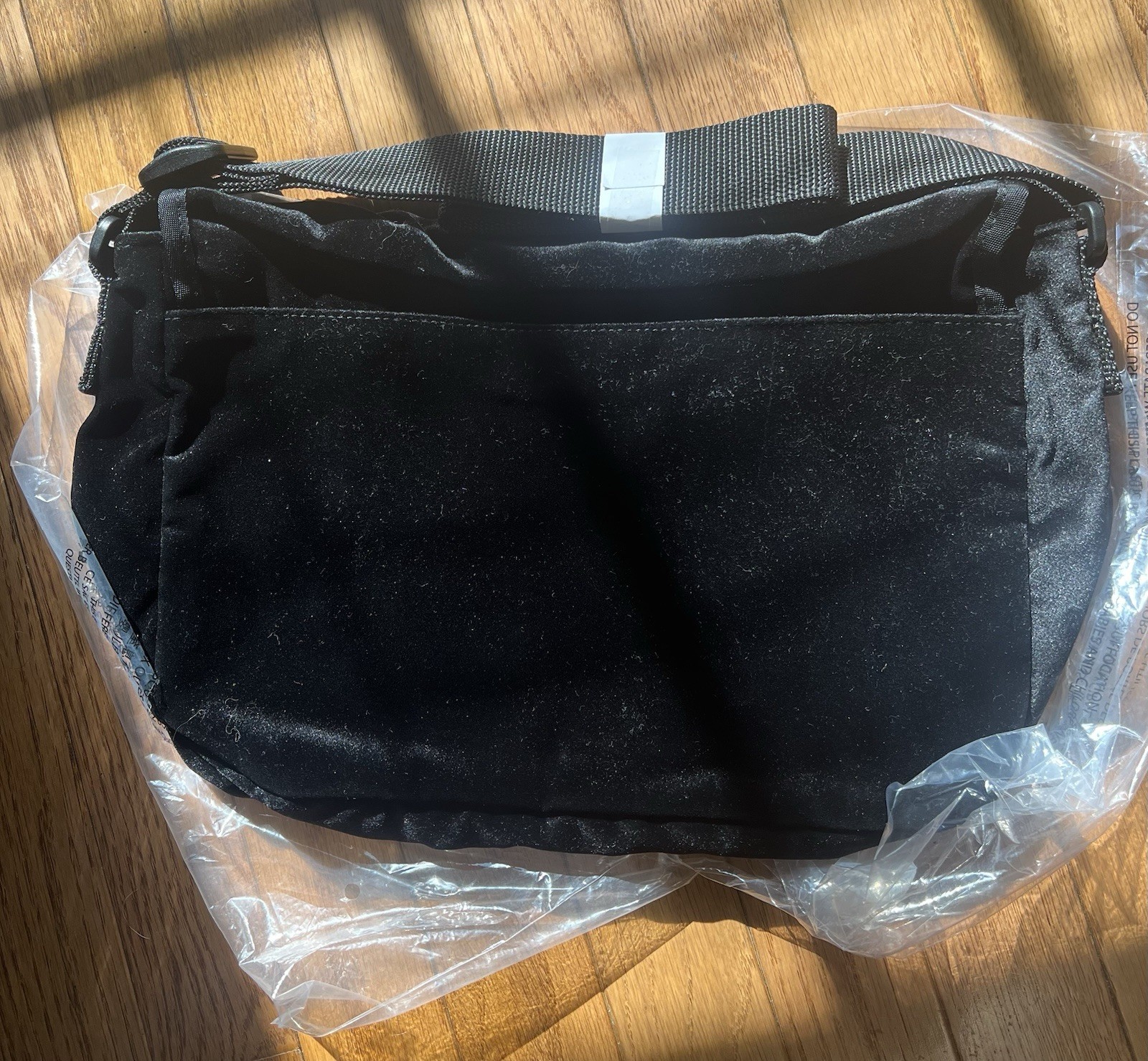 Supreme velvet small messenger bag black thumbnail 2