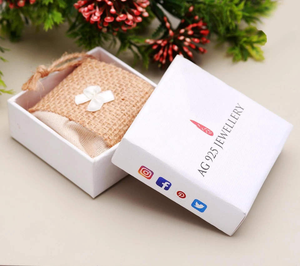 Pendientes redondos de plata de ley 925 de 0,2 quilates con espinela negra mal de ojo para mujer Foto 3 de 3