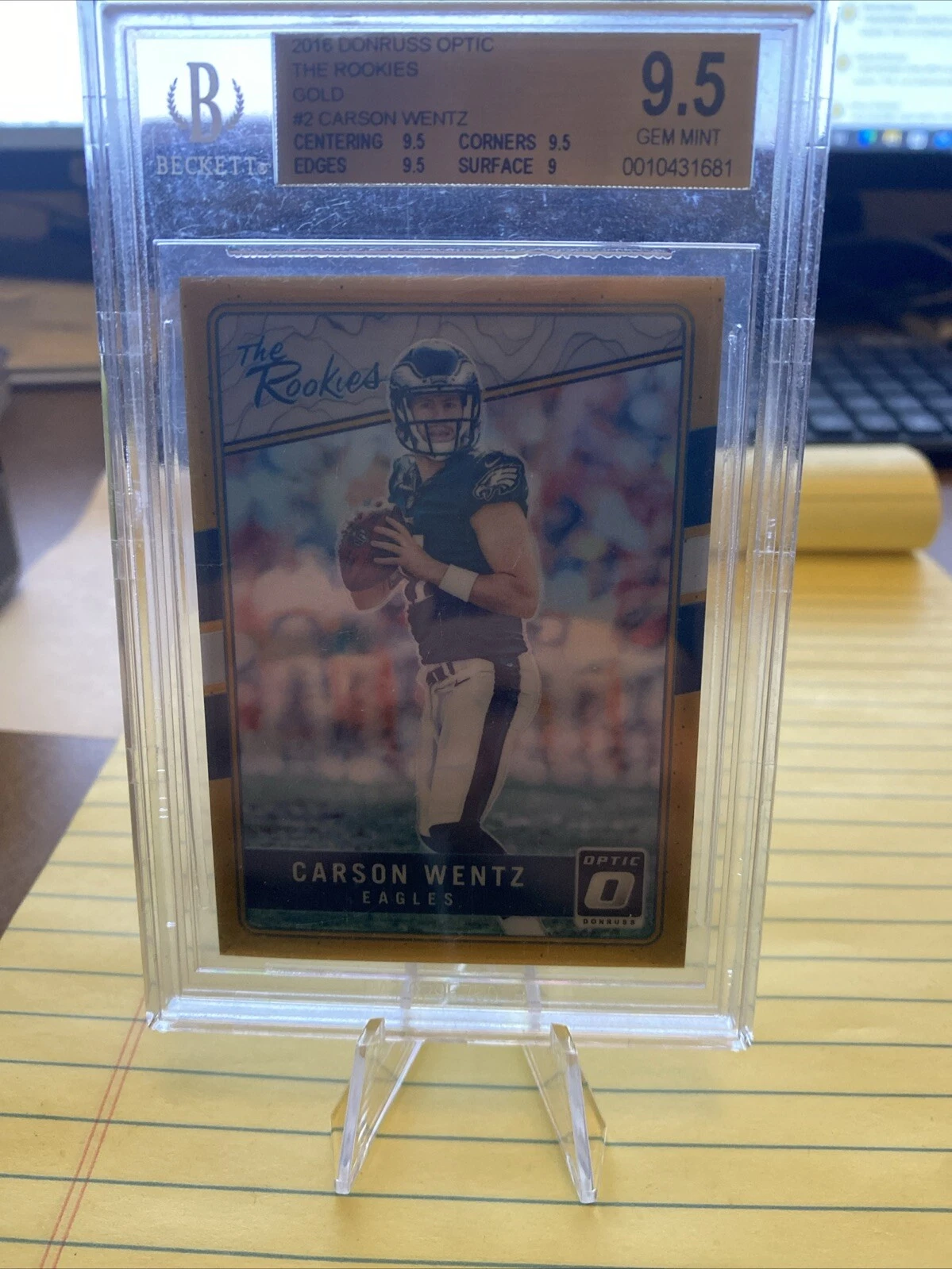 Carson Wentz Panini Donruss Optic the Rookies #TRCW Gold