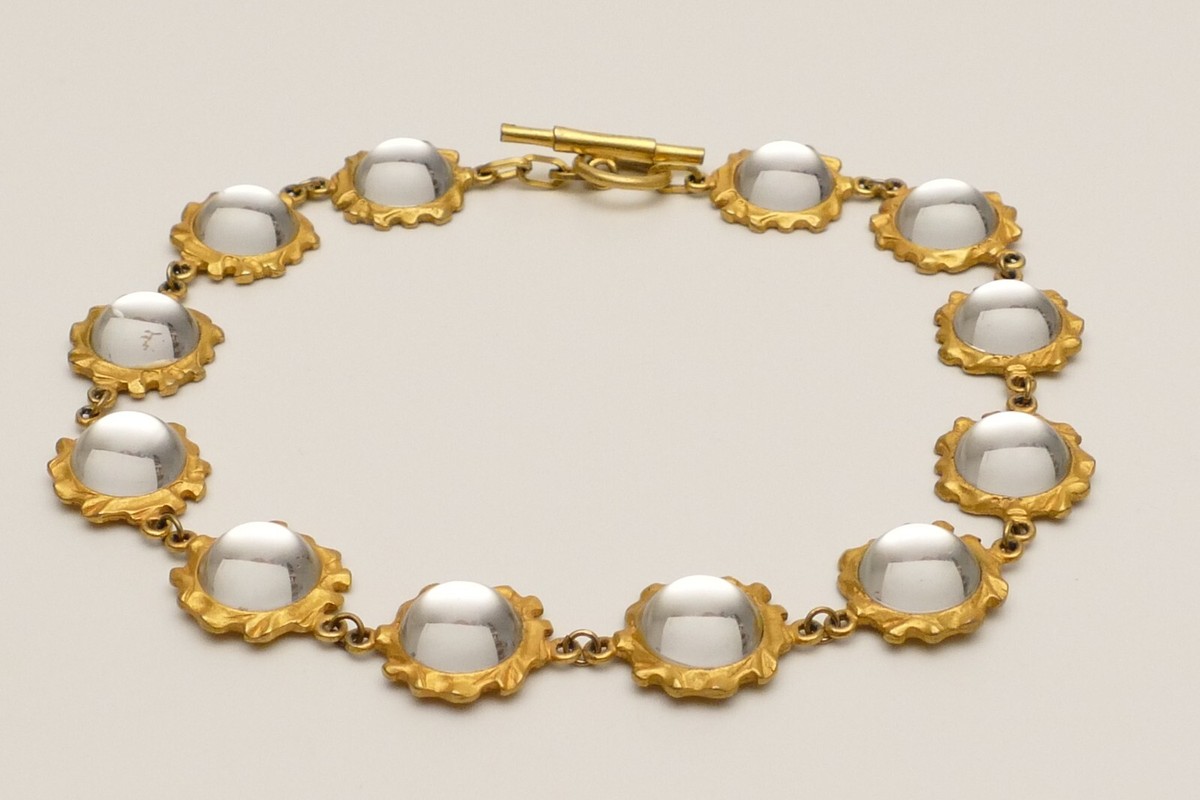 Collier Vintage Biche De Bère En Métal Doré Avec Cabochon Marron - Occasion Très Bon état