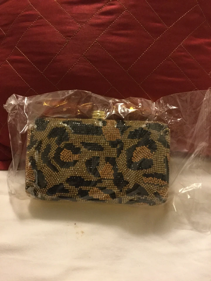 Bolso clutch LAURA KASTI incrustado con clase noche Foto 4 de 4