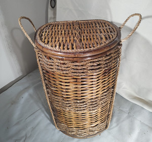 Vintage Bamboo Rattan: Small Laundry Hamper with a lid and Rope Handles Accents