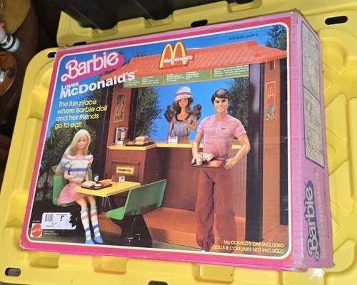 Mattel "Barbie Loves McDonald's" 1982 Vintage Playset #5559 Complete with Box!