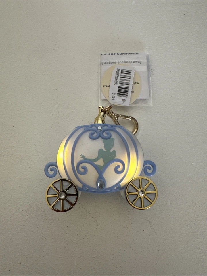 Bath & Body Works 迪士尼灰姑娘马车 Coach Pocketbac 凝胶支架亮起 — 第 3/4 张图片