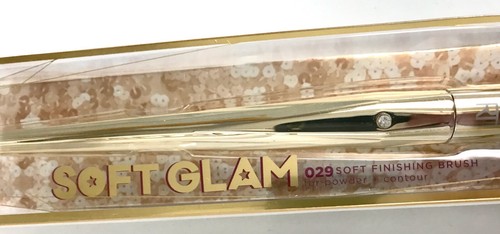 Real Techniques Soft Glam Gold Pink Finishing Brush Powder/Contour LE 029 NIB - Picture 3 of 3