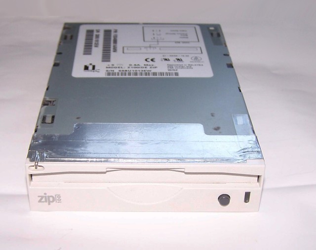 Genuine Iomega Z100ide White Zip 100mb 3.5" IDE Internal Zip Drive for