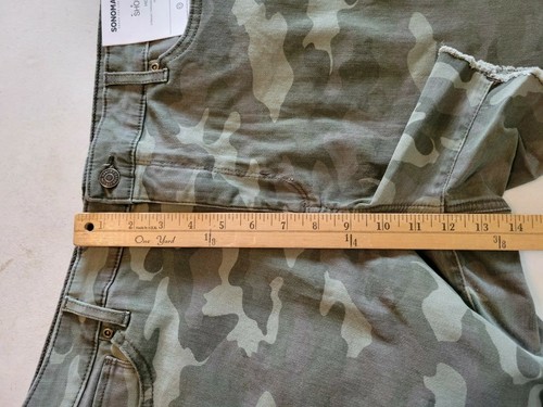 WOMEN'S SONOMA GOODS FOR LIFE HIGH -WAISTED SHORTS SIZE 18 CAMO WITH RAW HEM - Picture 9 of 11