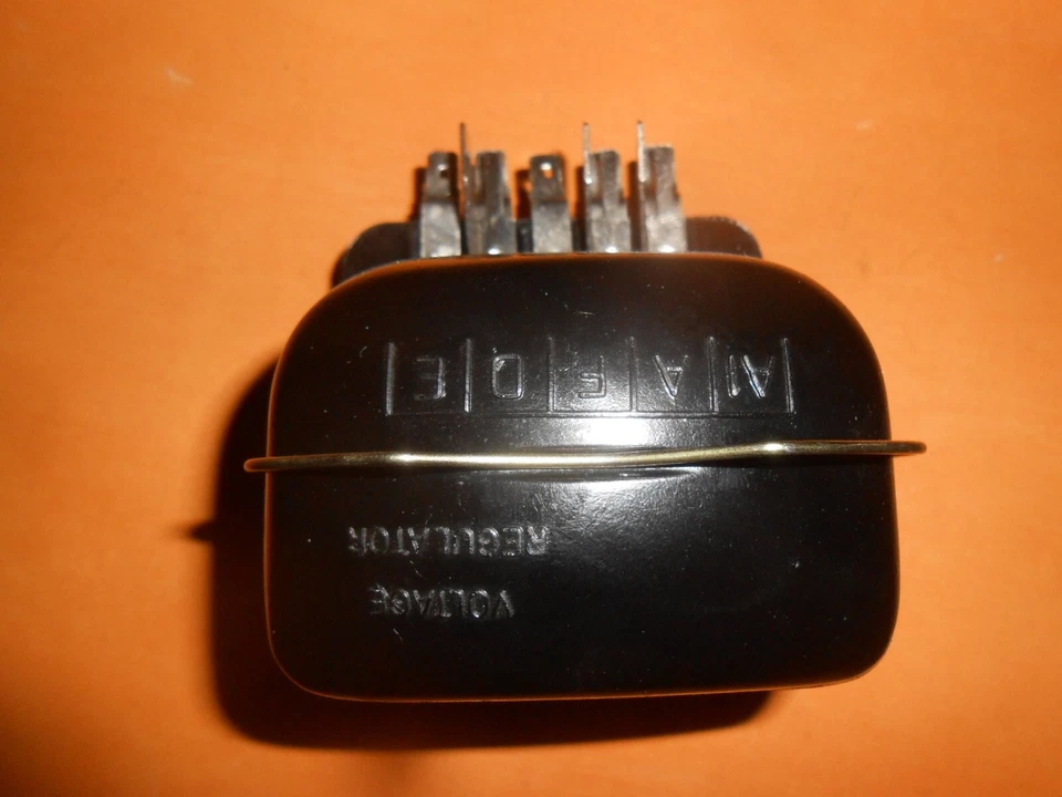 CAJA DE CONTROL REGULADOR DE VOLTAJE DINAMO HILLMAN MINX (1960-1964) Foto 3 de 4