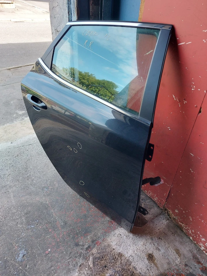 Kia Ceed Mk2 JD Hatchback 2012-2018 Rear Driver Side Complete Door MET BLACK #1K - Image 3 of 4