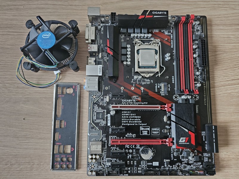 Gigabyte GA-Z170-GAMING K3 Intel DDR4 Motherboard + Intel celeron G3900 CPU
