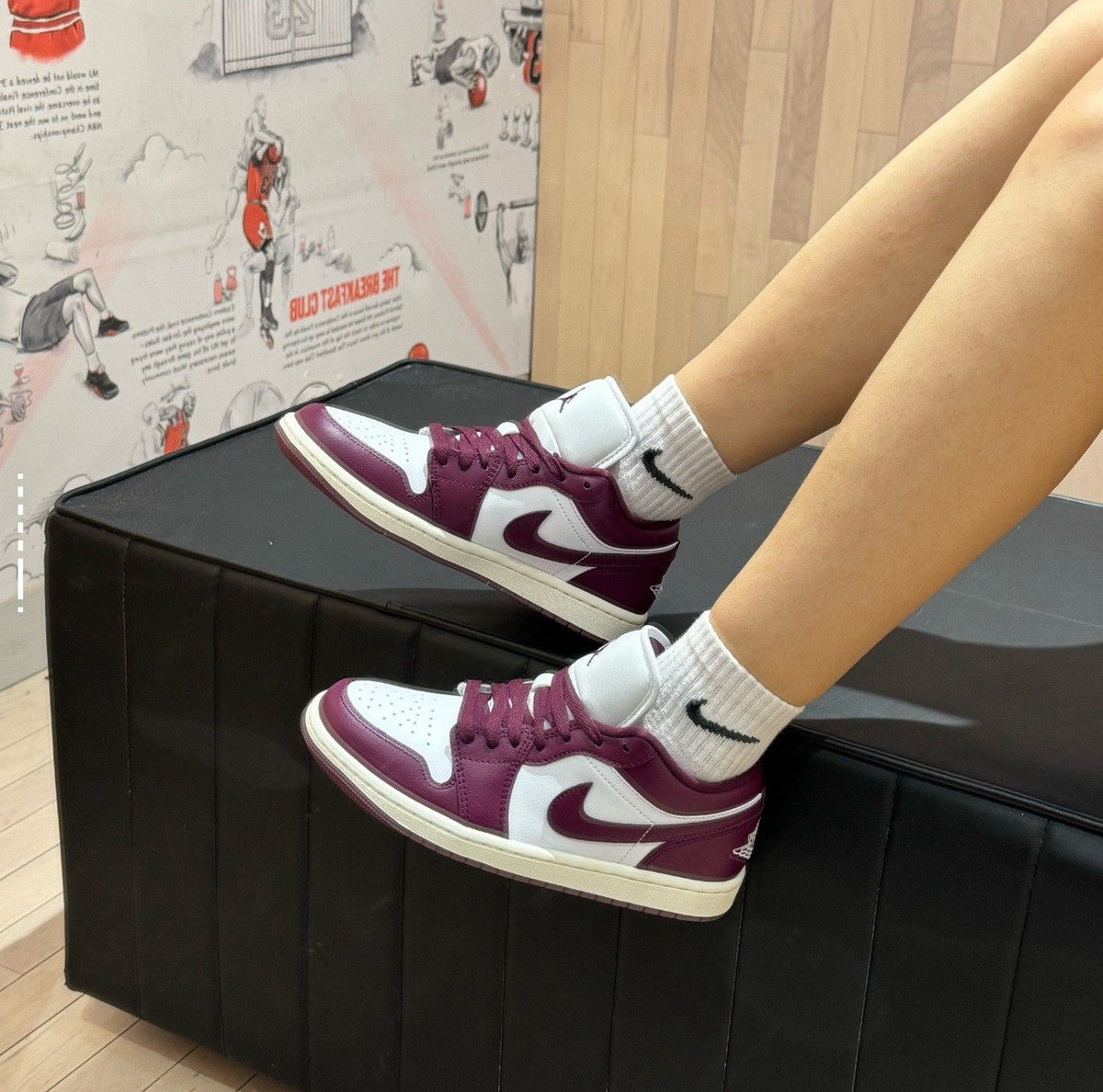 国内配送 NIKE W AIR JORDAN 1 LOW WHITE/SAIL-BORDEAUX Nike Air Jordan 1 Low White-Bordeaux-Sail Womens Multi Szs