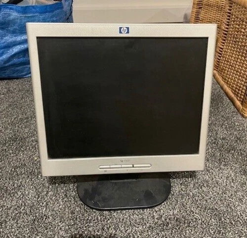 HP L1502 Flat Panel 15" XGA LCD VGA Monitor Small Space Saving Square Screen - Image 2 of 4